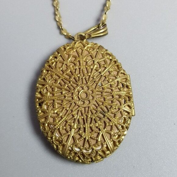Vintage Shiners Enamel Symbol Gold Tone Filigree Oval Locket Necklace, Estate - Picture 4 of 11